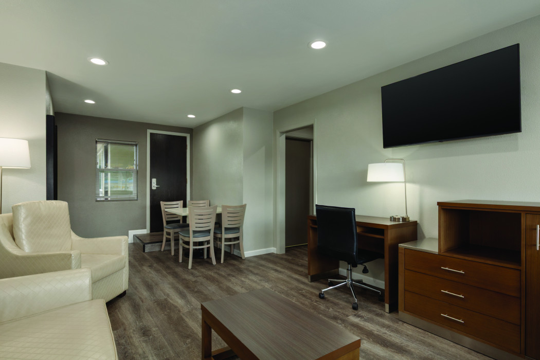 2 Queen Beds, Studio Suite