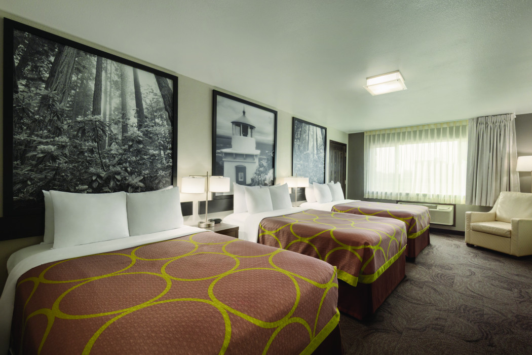 3 DOUBLE BEDS, NON-SMOKING