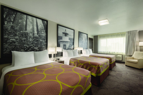 3 DOUBLE BEDS, NON-SMOKING
